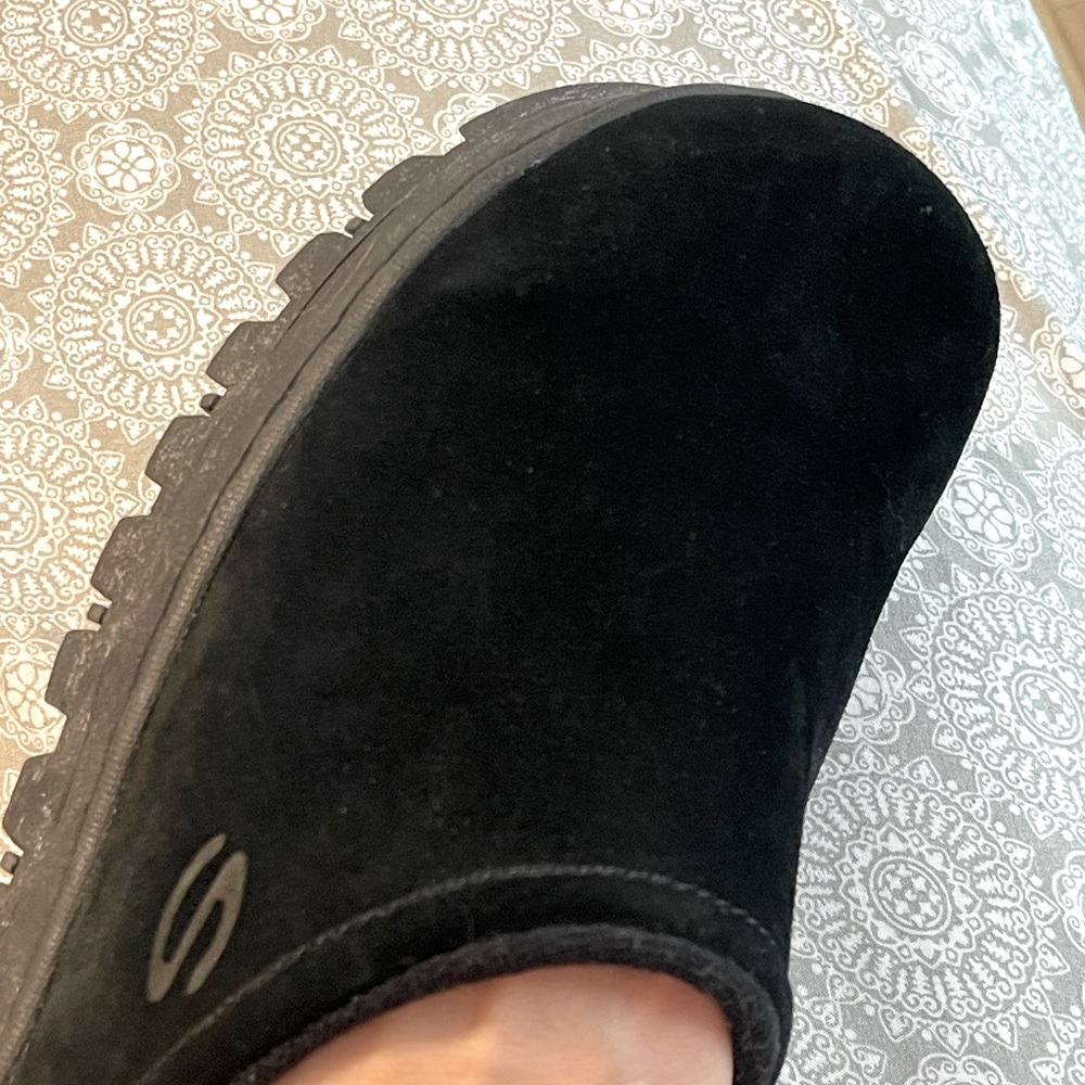 Skechers black clogs